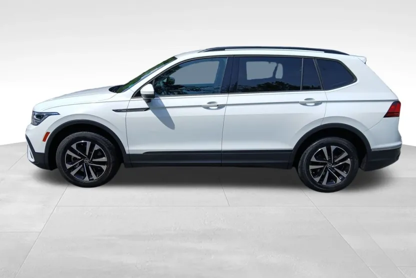 2023 Volkswagen Tiguan S photo 1