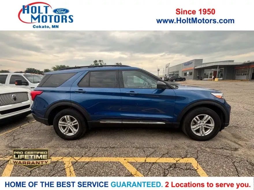 2023 Ford Explorer XLT photo 1