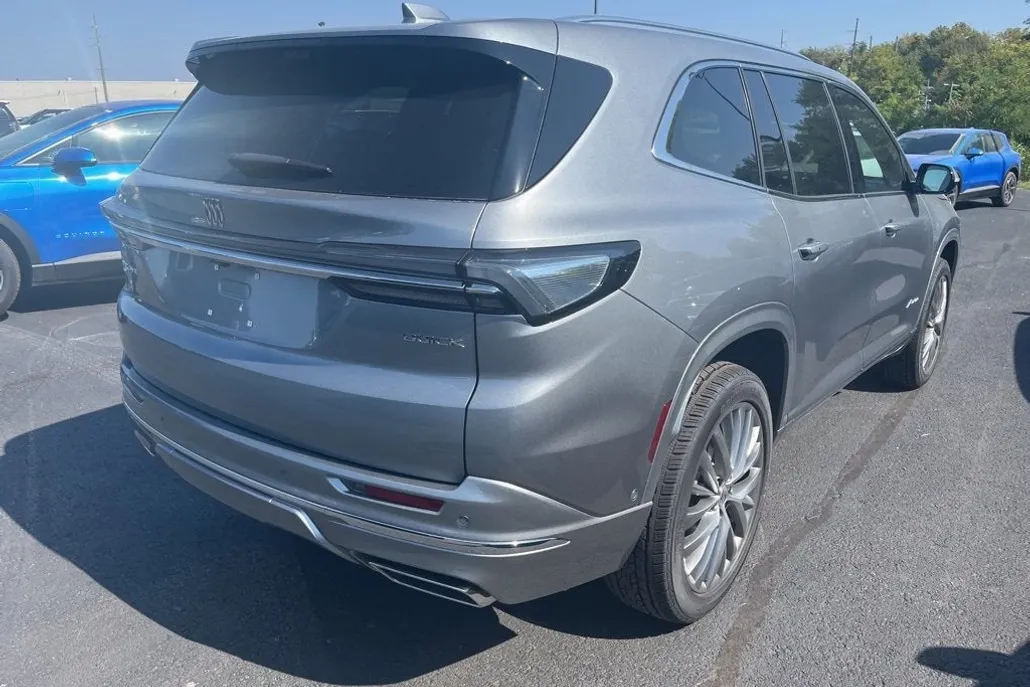 2026 Buick Enclave Avenir photo 1