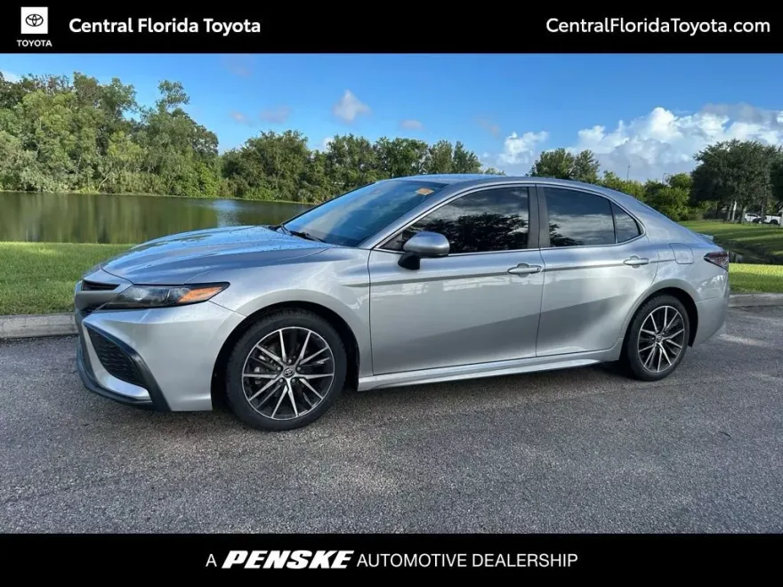2021 Toyota Camry SE photo 1