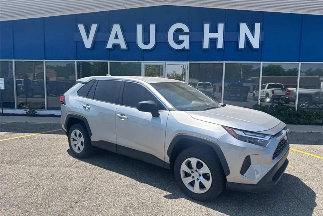 2023 Toyota RAV4 LE photo 1