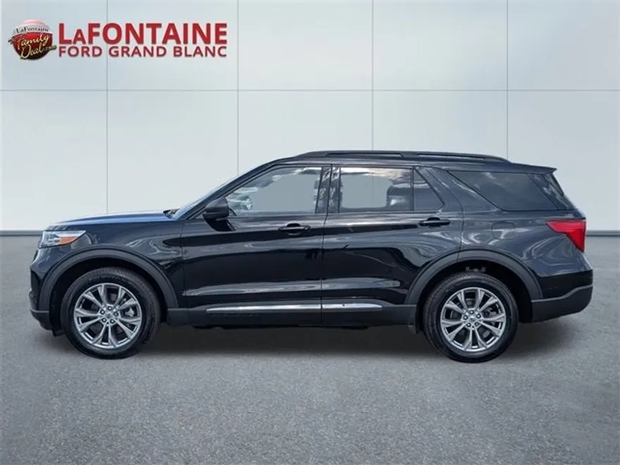 2023 Ford Explorer XLT photo 1