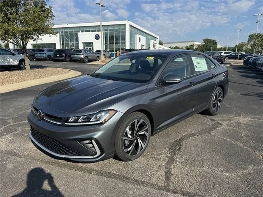 2025 Volkswagen Jetta SEL photo 1