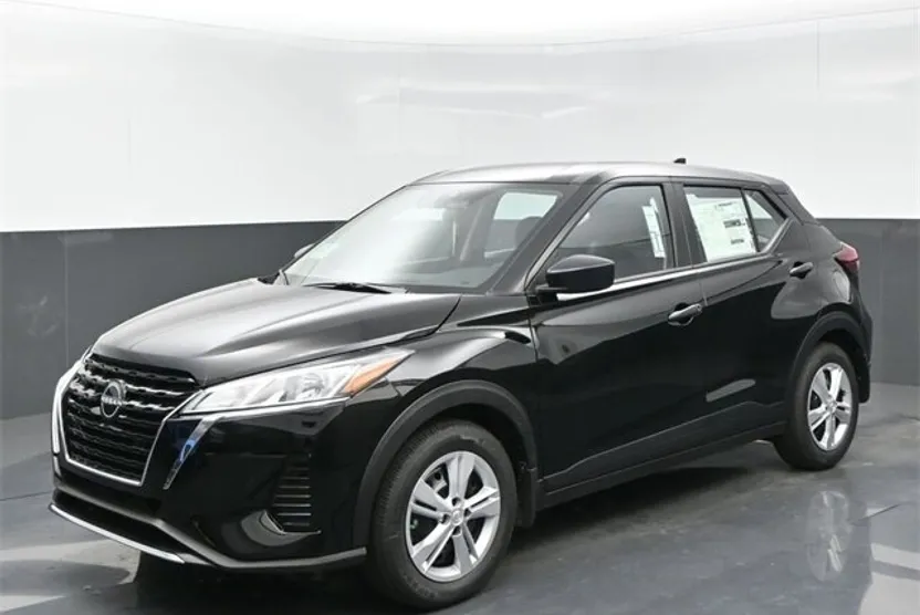 2025 Nissan Kicks Play S photo 1