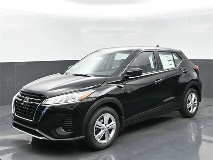 2025 Nissan Kicks Play S photo 1
