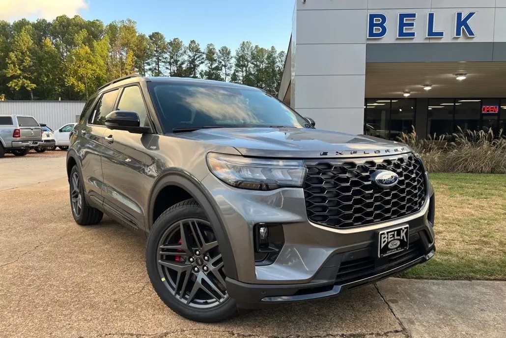 2025 Ford Explorer ST-Line photo 1