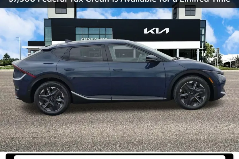 2025 Kia EV6 Light photo 1