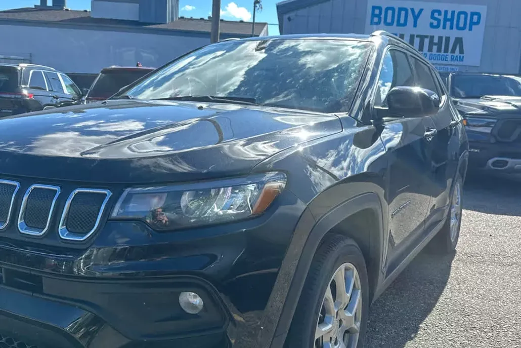 2022 Jeep Compass Latitude Lux photo 1