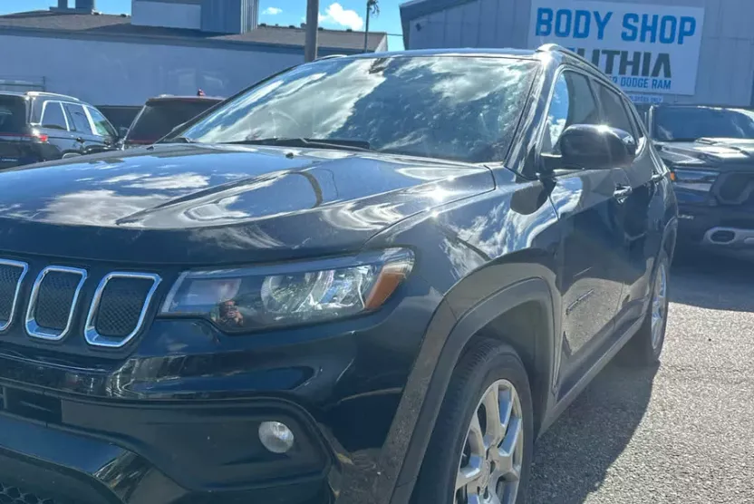 2022 Jeep Compass Latitude Lux photo 1