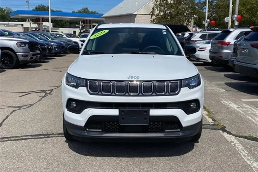2022 Jeep Compass Latitude photo 1