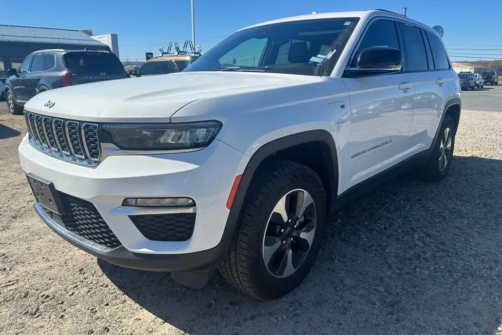 2024 Jeep Cherokee Limited 4xe photo 1