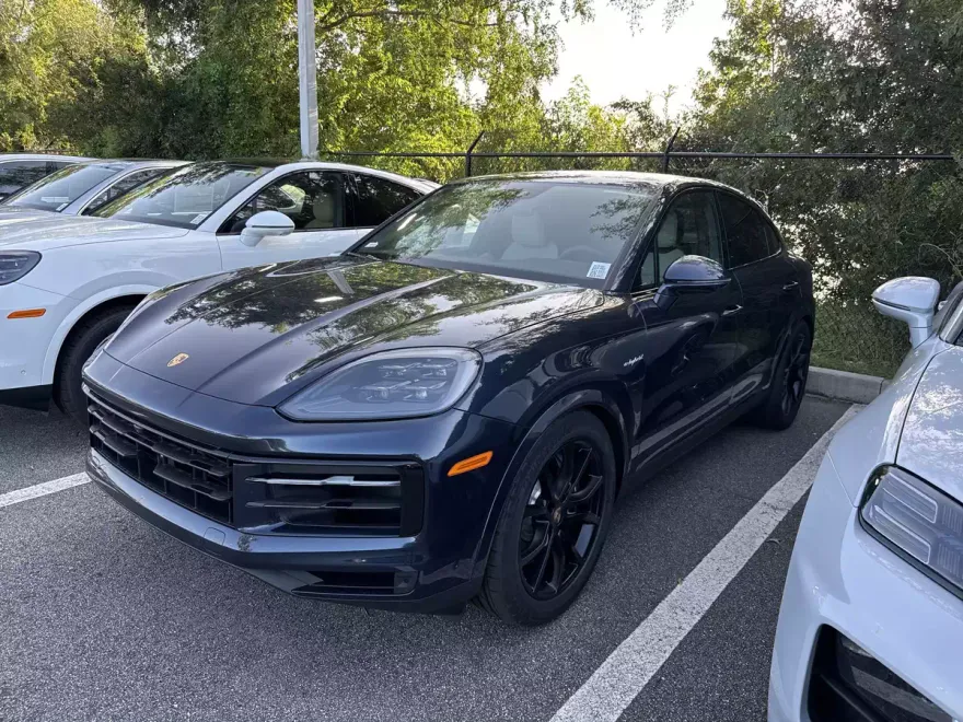 2025 Porsche Cayenne E-Hybrid photo 1