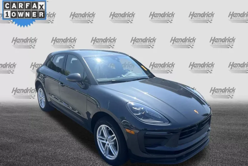 2023 Porsche Macan T photo 1