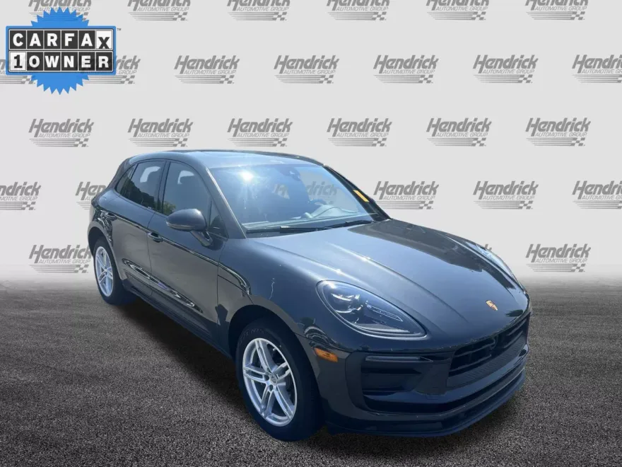 2023 Porsche Macan T photo 1