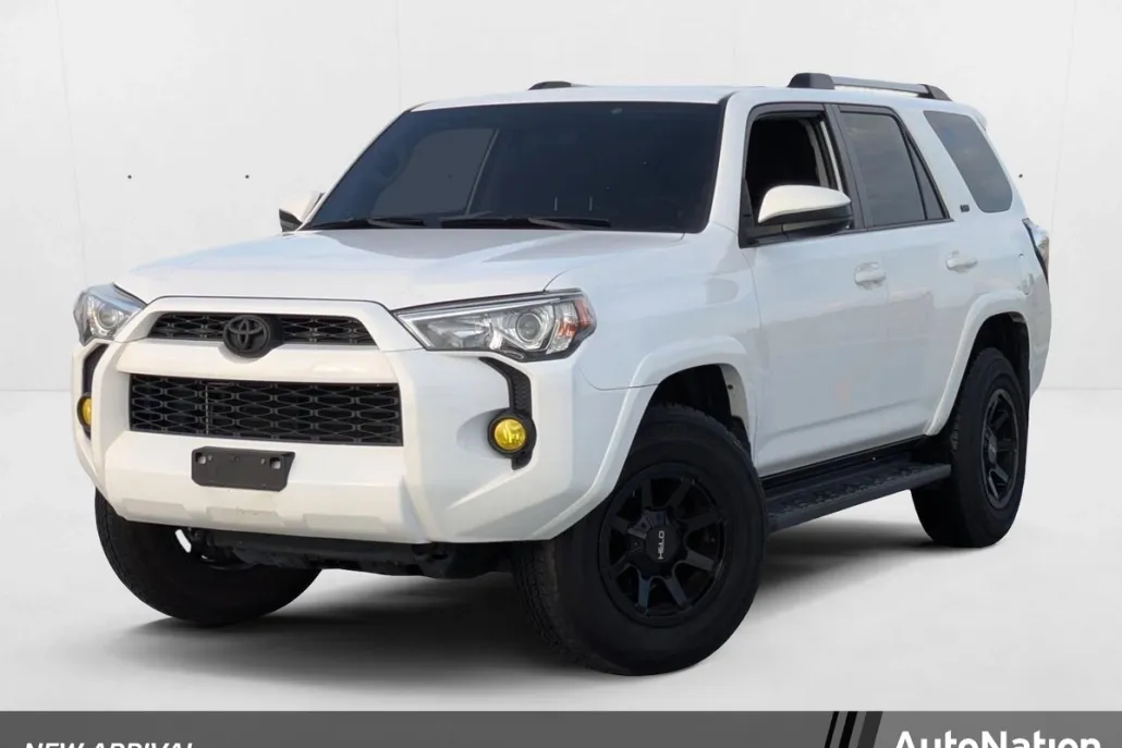 2019 Toyota 4Runner SR5 photo 1