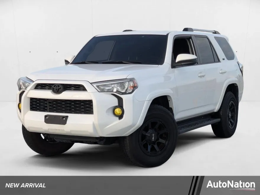 2019 Toyota 4Runner SR5 photo 1