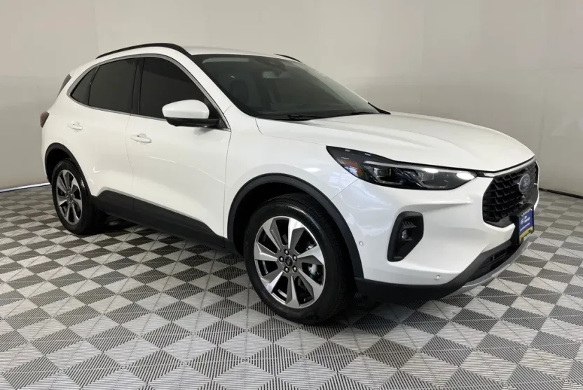 2024 Ford Escape Hybrid Platinum photo 1