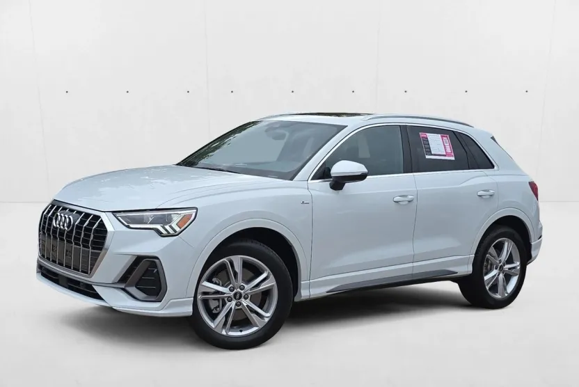 2024 Audi Q3 S line Premium Plus photo 1