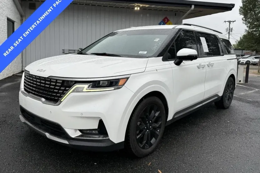 2023 Kia Carnival SX photo 1