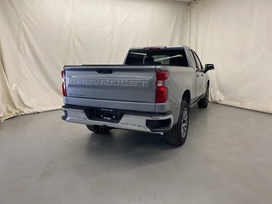 2026 Chevrolet Silverado 1500 LT photo 1