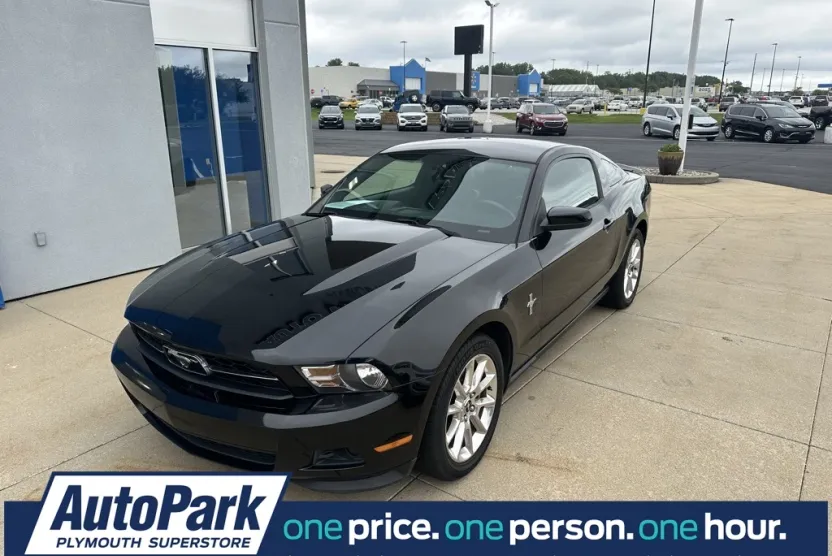 2011 Ford Mustang V6 Premium photo 1