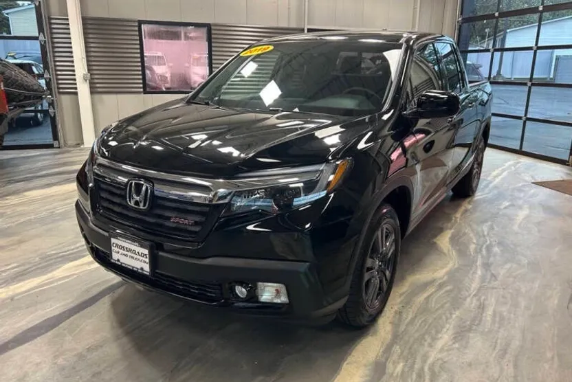 2019 Honda Ridgeline Sport photo 1
