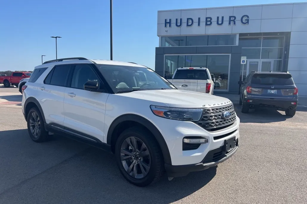 2022 Ford Explorer XLT photo 1