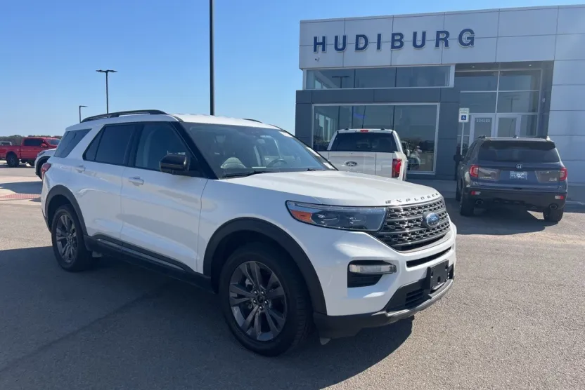 2022 Ford Explorer XLT photo 1