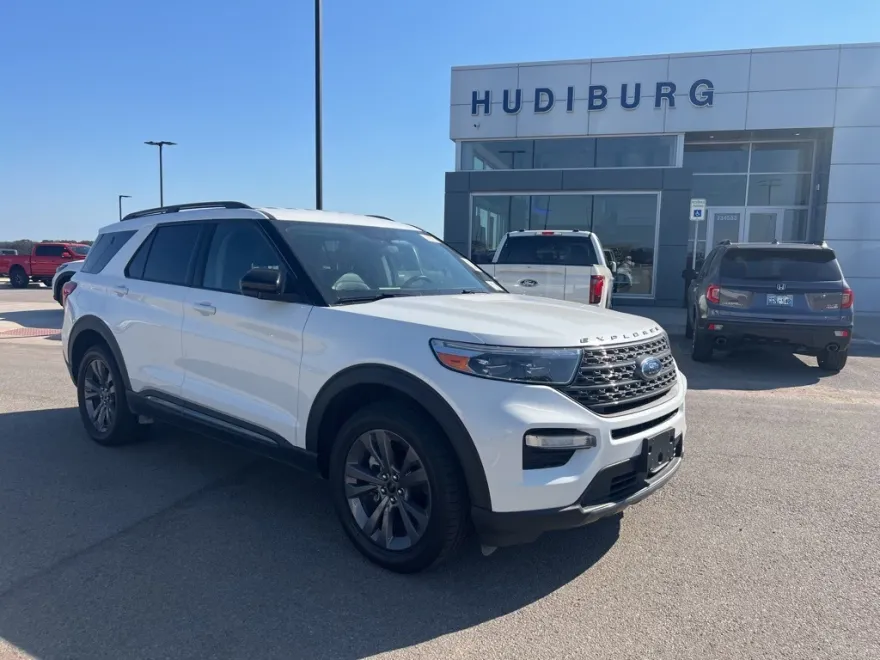 2022 Ford Explorer XLT photo 1