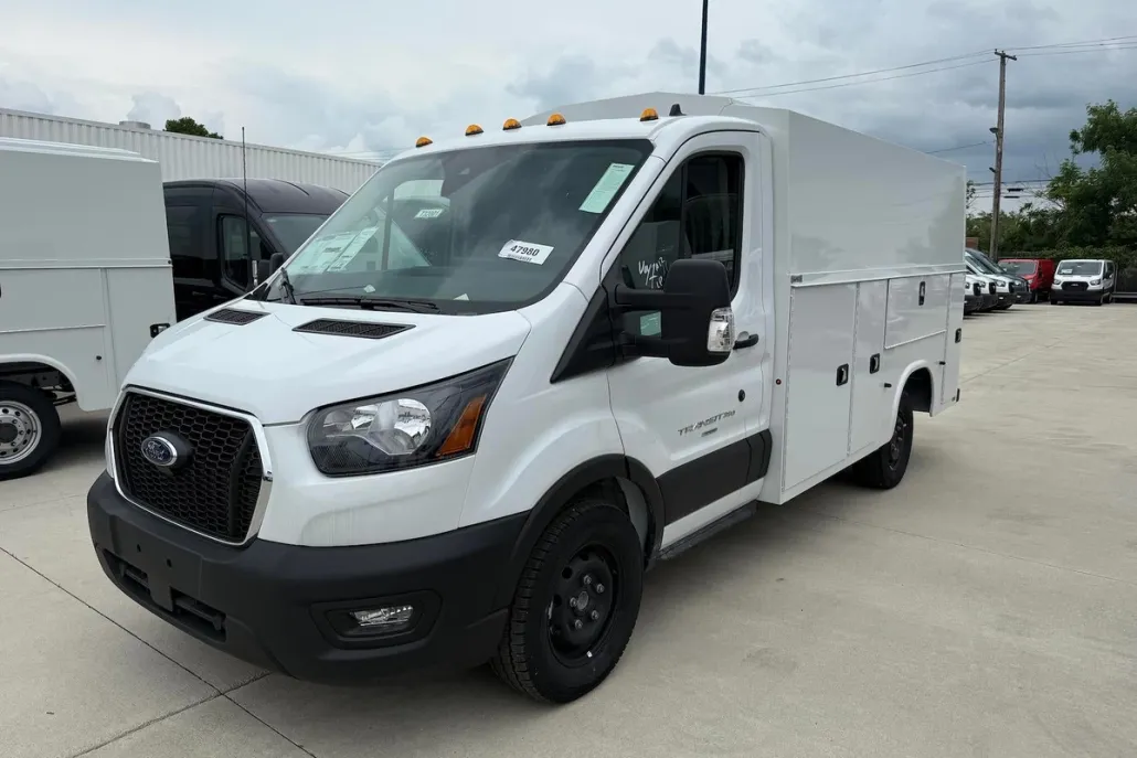 2024 Ford Transit Cutaway photo 1