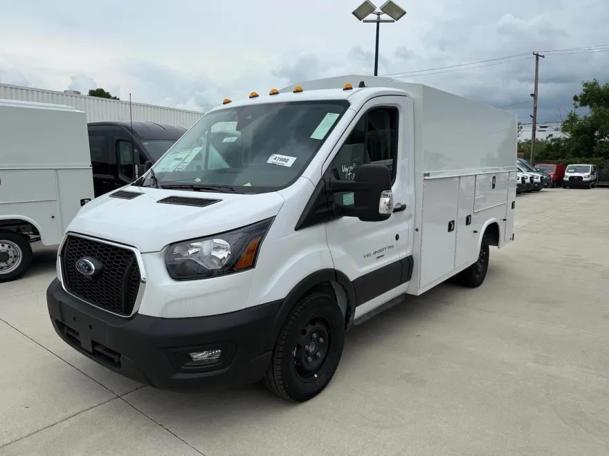 2024 Ford Transit Cutaway photo 1