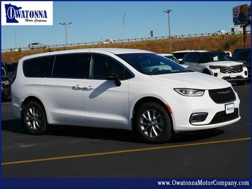 2026 Chrysler Pacifica photo 1