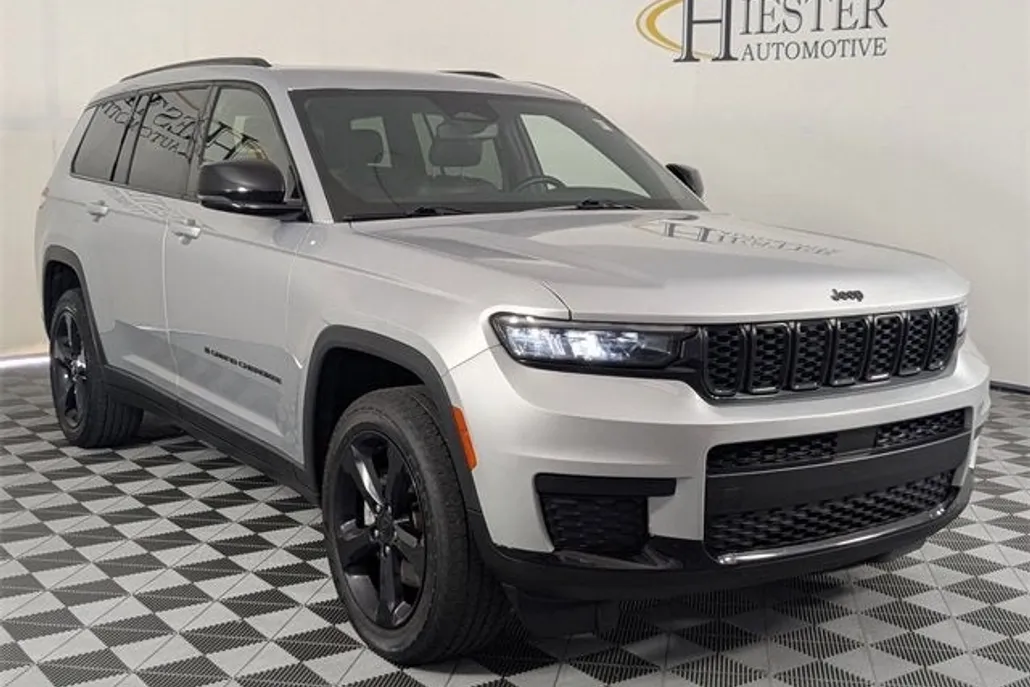 2022 Jeep Grand Cherokee Altitude photo 1