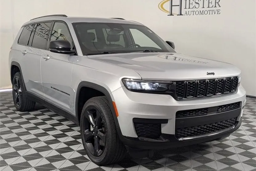 2022 Jeep Grand Cherokee Altitude photo 1