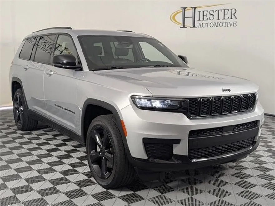 2022 Jeep Grand Cherokee Altitude photo 1
