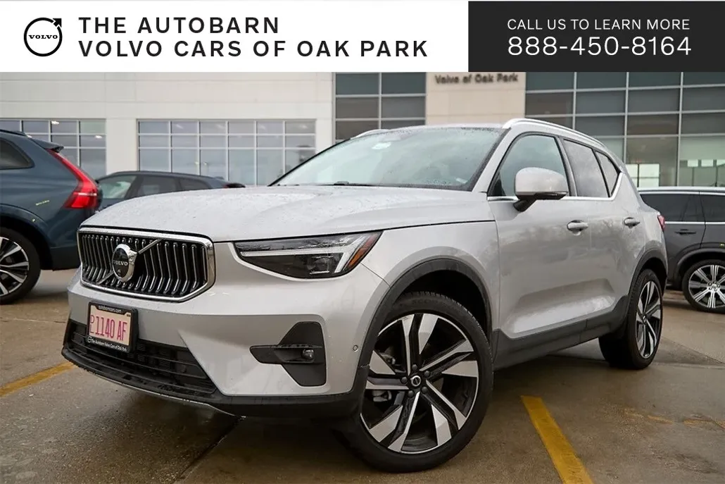 2025 Volvo XC40 Plus photo 1