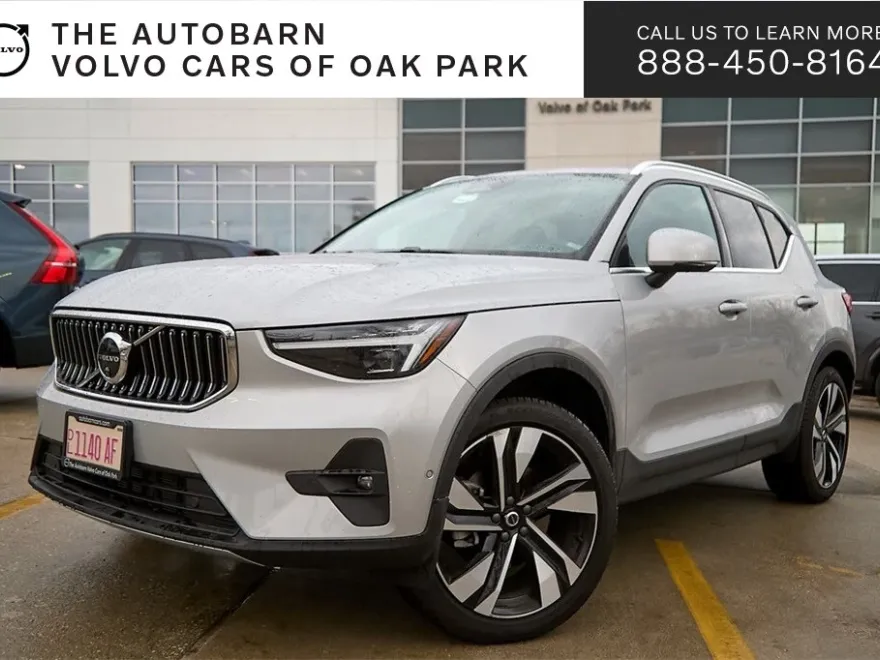 2025 Volvo XC40 Plus photo 1