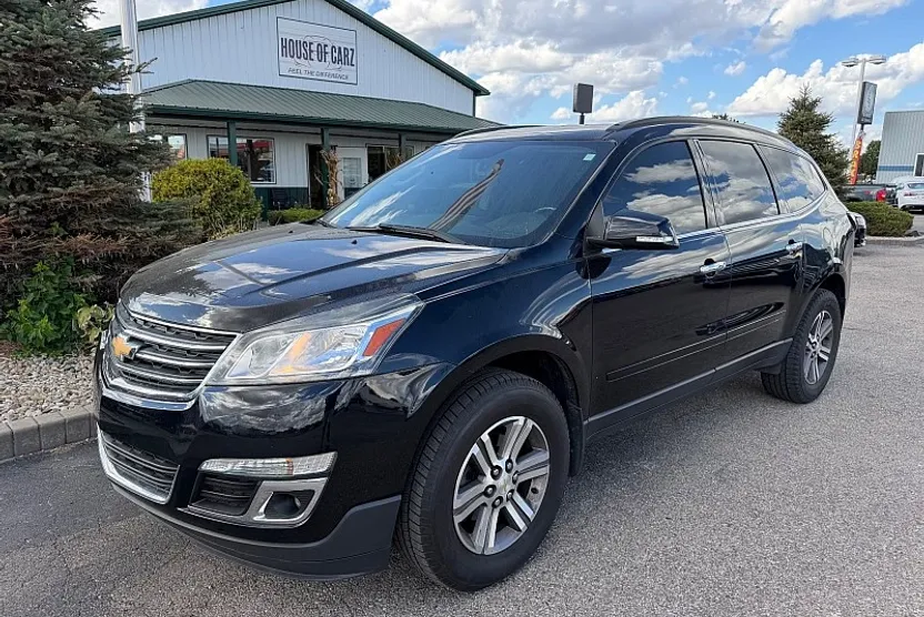2017 Chevrolet Traverse 1LT photo 1