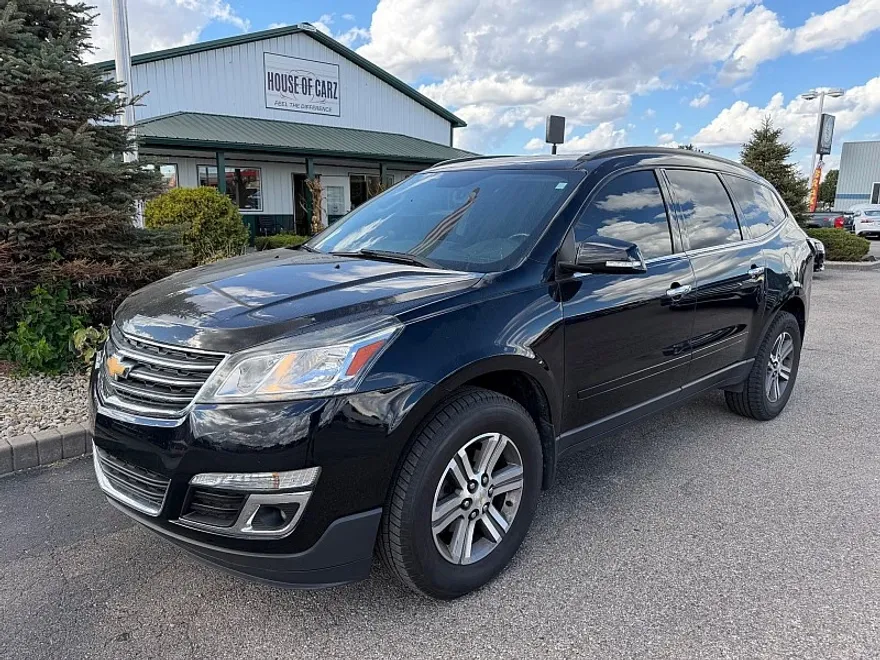 2017 Chevrolet Traverse 1LT photo 1
