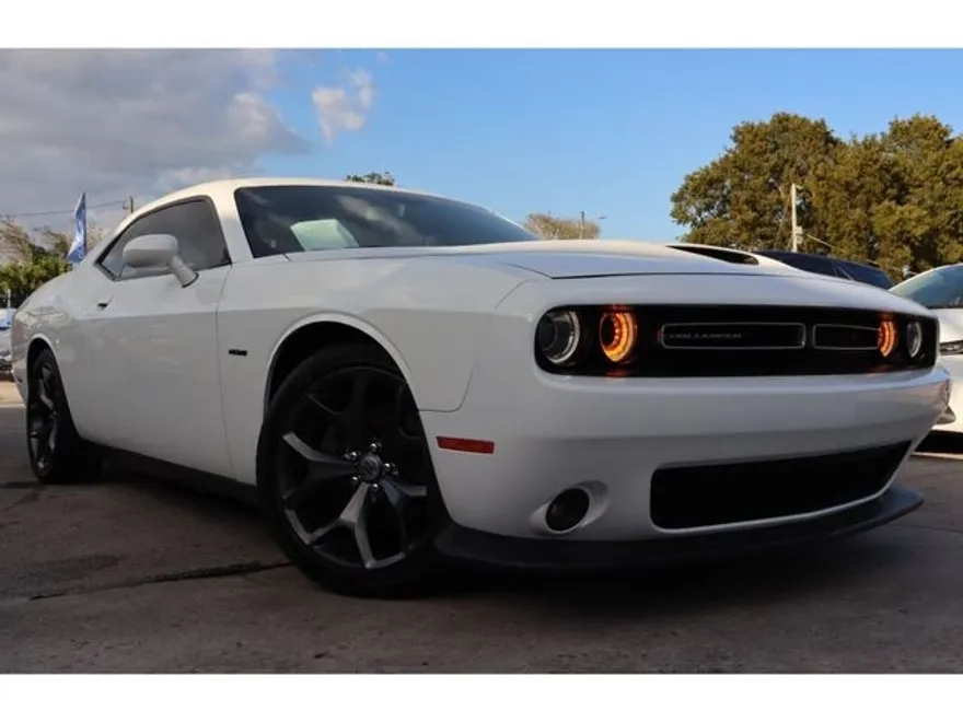 2019 Dodge Challenger R/T photo 1