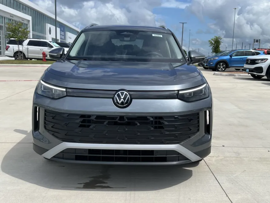 2025 Volkswagen Tiguan S photo 1