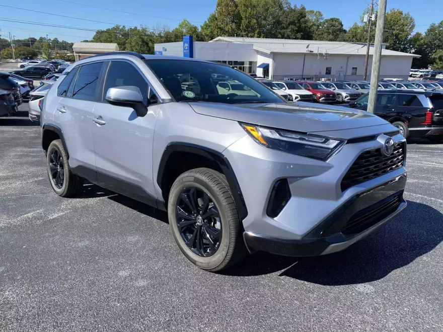 2022 Toyota RAV4 Hybrid SE photo 1