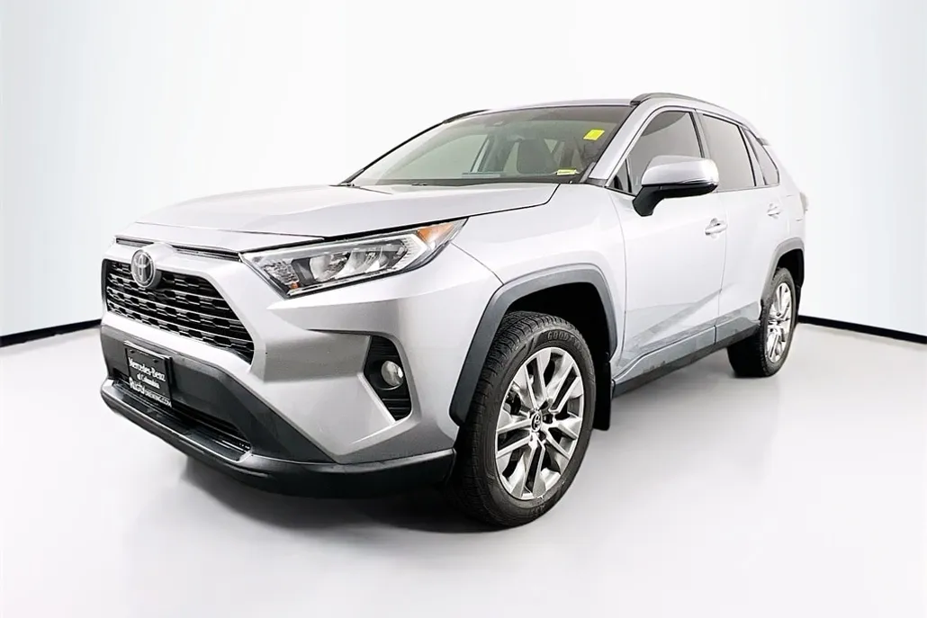 2019 Toyota RAV4 XLE Premium photo 1