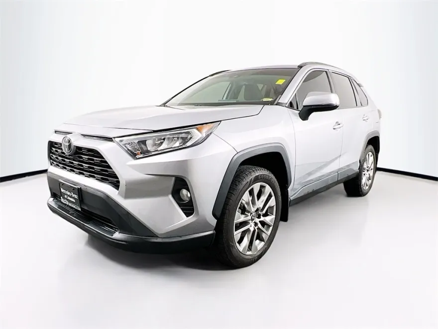 2019 Toyota RAV4 XLE Premium photo 1