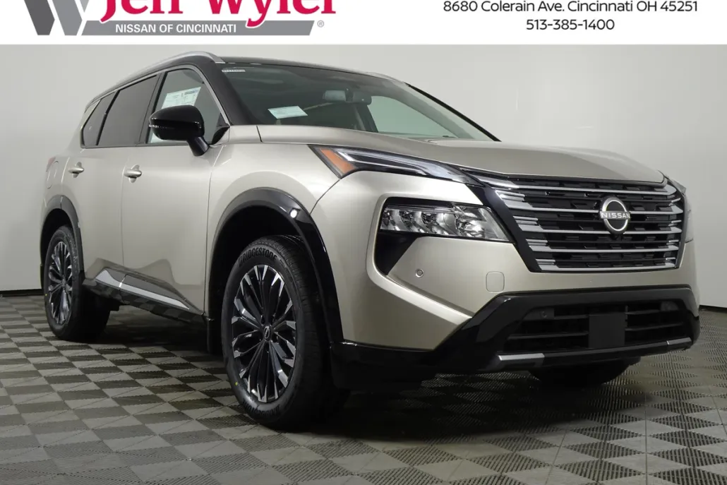 2025 Nissan Rogue Platinum photo 1