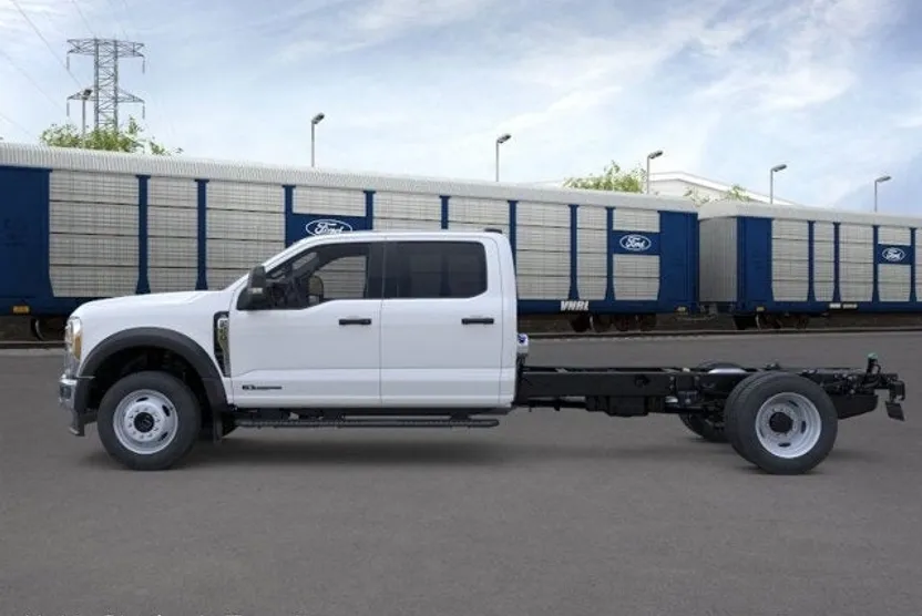 2026 Ford F-550 photo 1