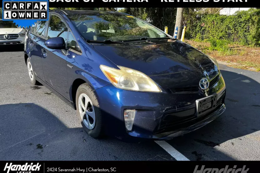 2013 Toyota Prius Three photo 1