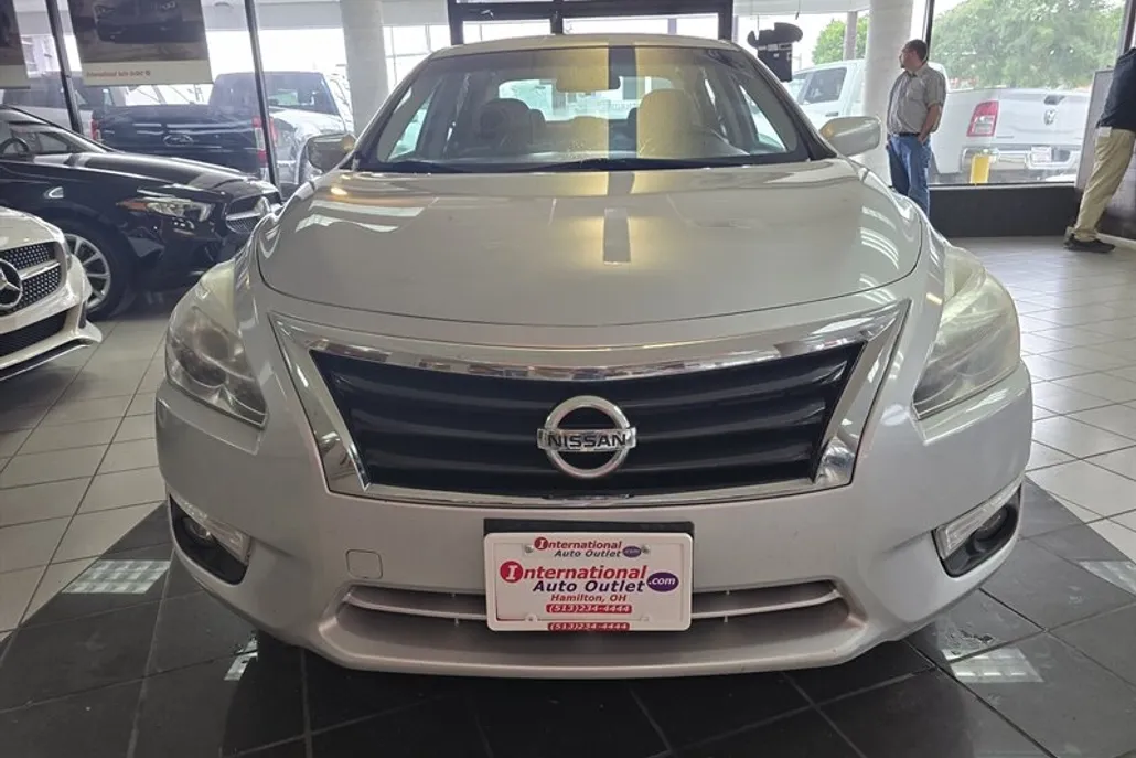 2015 Nissan Altima 2.5 SV photo 1