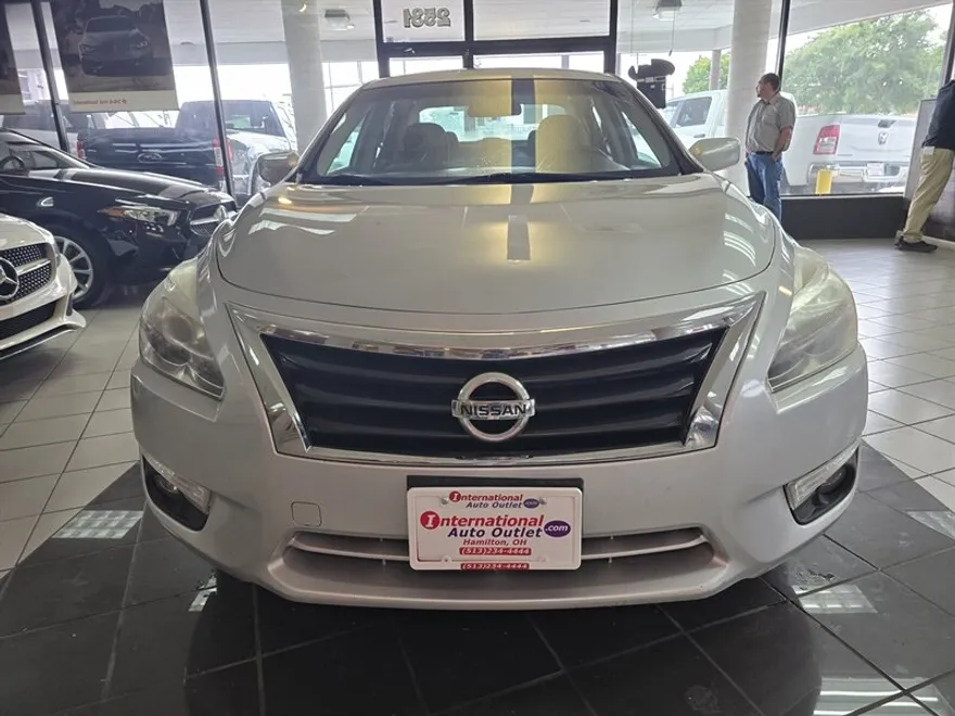 2015 Nissan Altima 2.5 SV photo 1