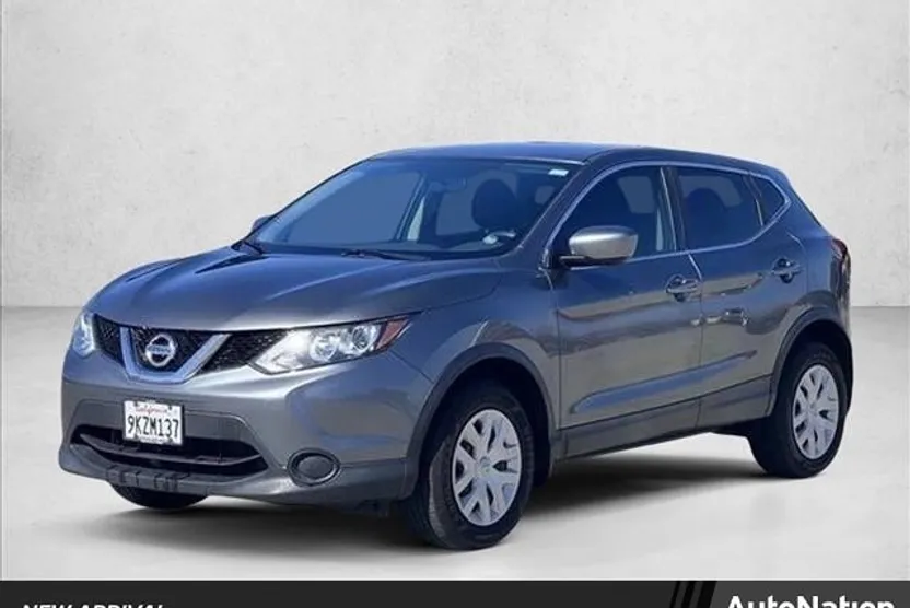 2017 Nissan Rogue Sport S photo 1